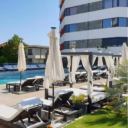 Eva Mamaia Villa